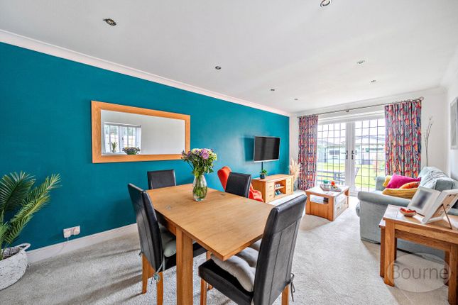 8, Papercourt Lane, Woking photo 3
