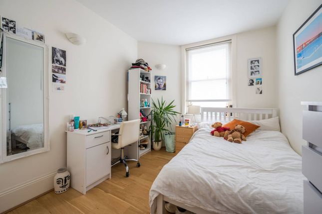 Flat to rent in Dover Mansions, Brixton, London