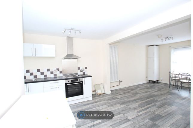 Top Floor Flat, Charlton Street, Maidstone photo 2