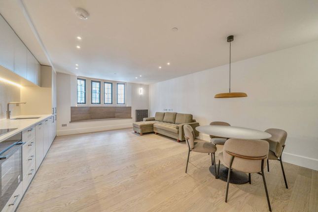 2-bed flat on Kensington High Street, High Street Kensington, £8,667/mo