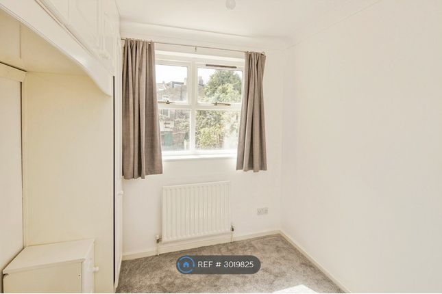 Croftongate Way, London photo 4