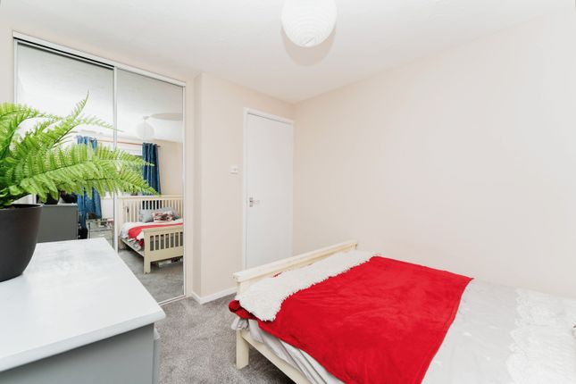 Flat for sale in Rabournmead Drive, Northolt