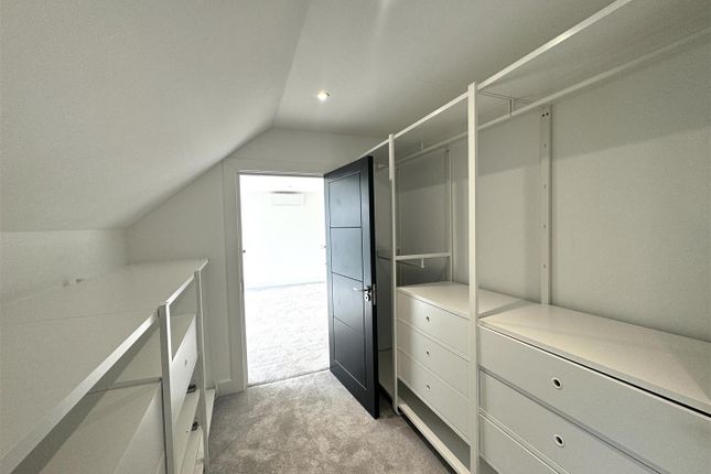 En-Suite Dressing Room.Jpeg