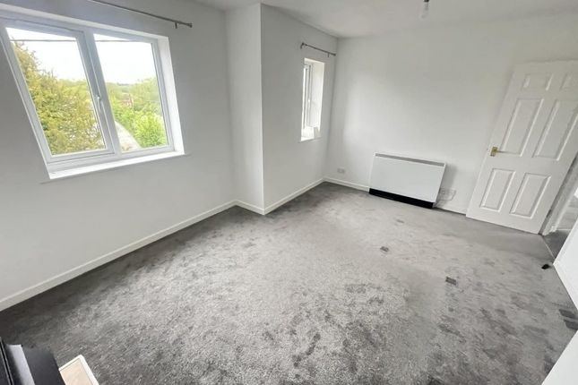 16, Saxon Court, Thatcham photo 3