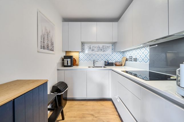 Flat 16, 7, Danson Mews, London photo 4