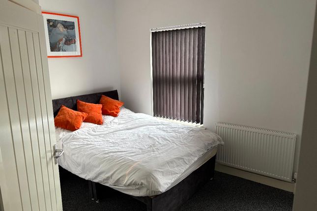 Room 2, 50 London Road, Newcastle-under-Lyme photo 3
