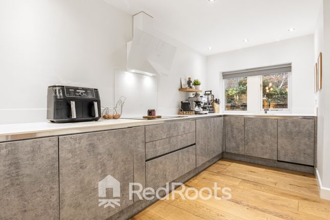 11 Lea Head, Shepley, West Yorkshire photo 4