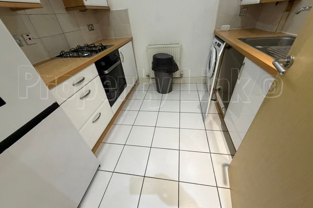 Oakside Court, Fencepiece Road, Ilford photo 3