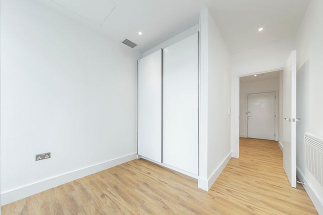 Flat to rent in Westgate House, West Gate, London