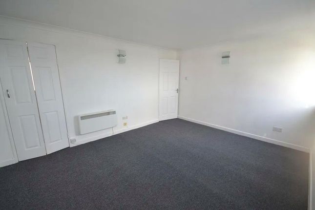 Colina Close, Coventry photo 4