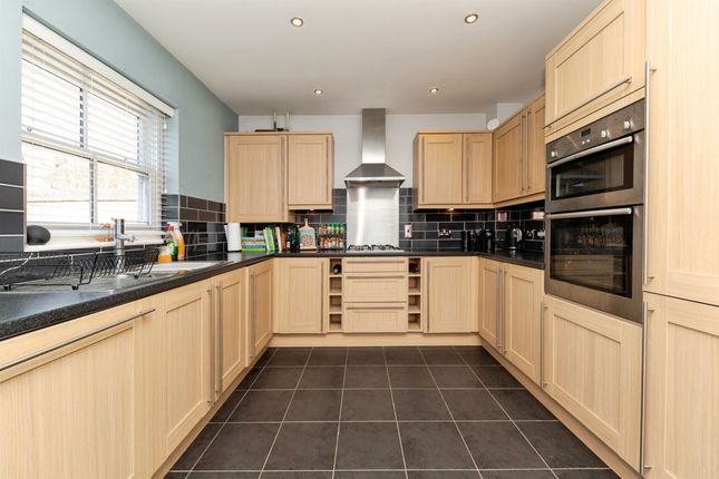 5, Heathcliff Avenue, Hitchin photo 3