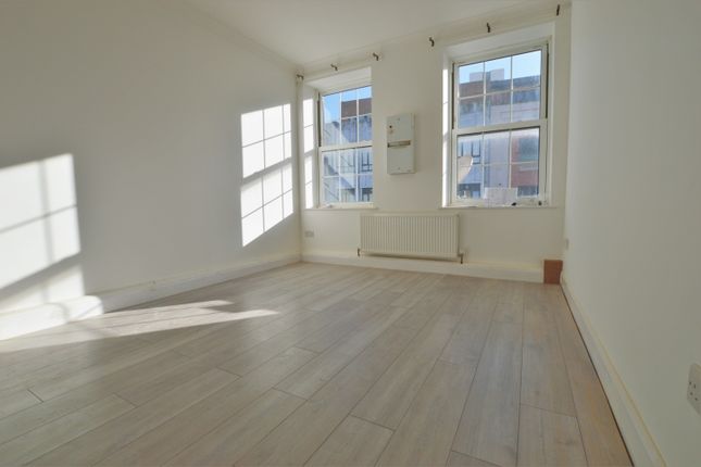 Flat 3, 299, High Street, Slough photo 5