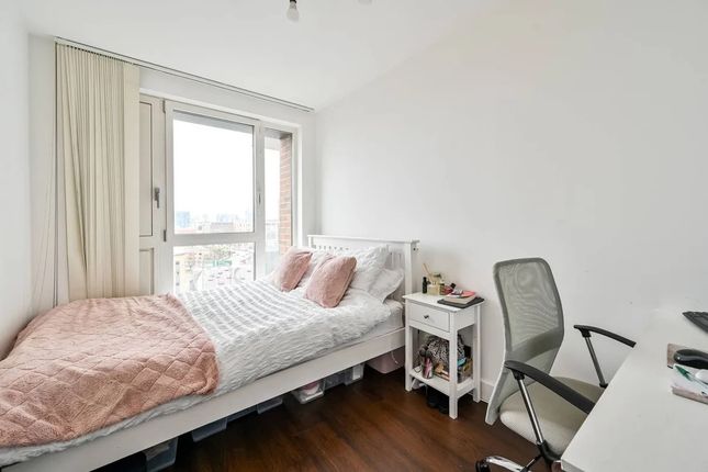 Flat for sale in Marner Point, 1 Jefferson Plaza, London