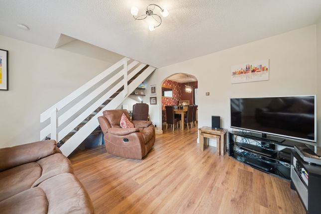 18 Harris Close, Glasgow photo 3