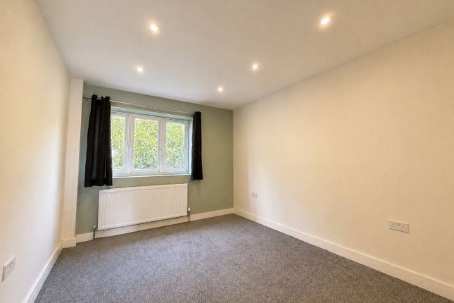 Flat 2, Slough photo 3