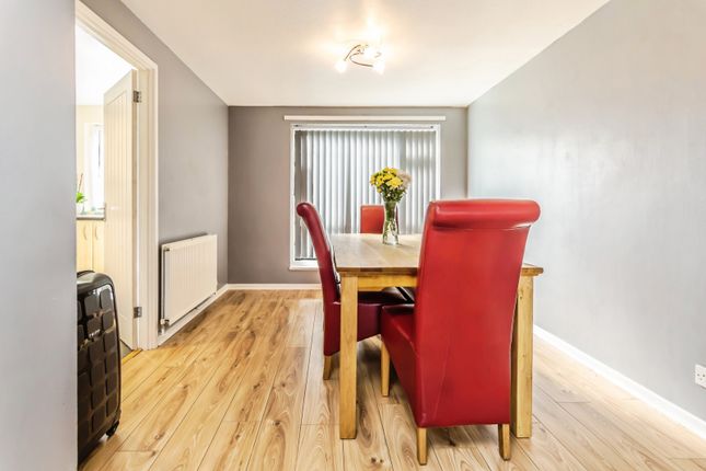 88, Holmbury Grove, Croydon photo 4
