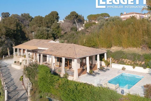 Villa for sale in Cagnes-Sur-Mer, Alpes-Maritimes, Provence-Alpes-Côte D'azur