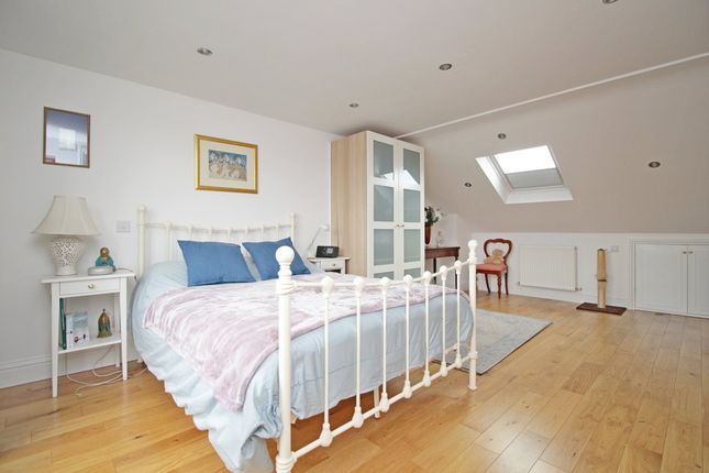12, Hollies Road, Ealing, London photo 4
