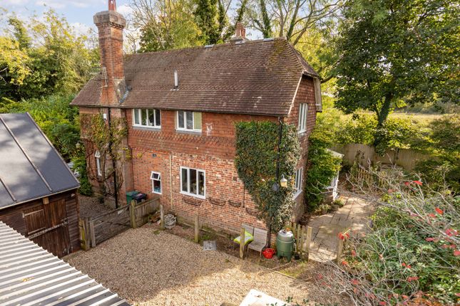 Cheswick Cottage Meath Green Lane, Horley photo 2