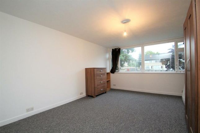 10, Barchester Close, Uxbridge photo 4