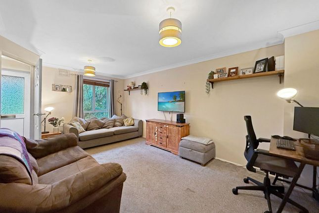 6, Laburnum Close, Frome photo 3