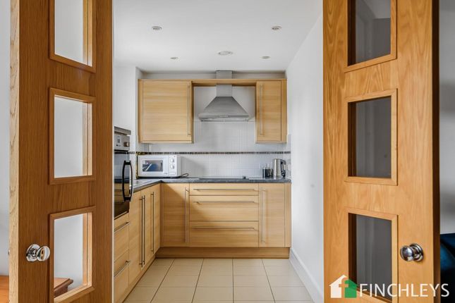 47 Mandeville Court, Potters Bar photo 3