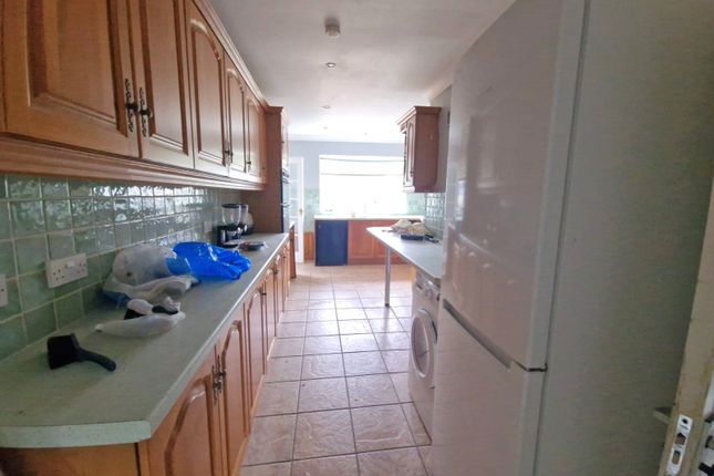58 Northfield Gardens, Edgware photo 5