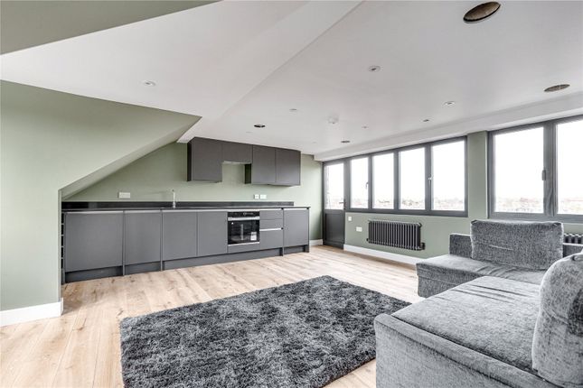 Thumbnail Flat to rent in Upper Richmond Road West, East Sheen