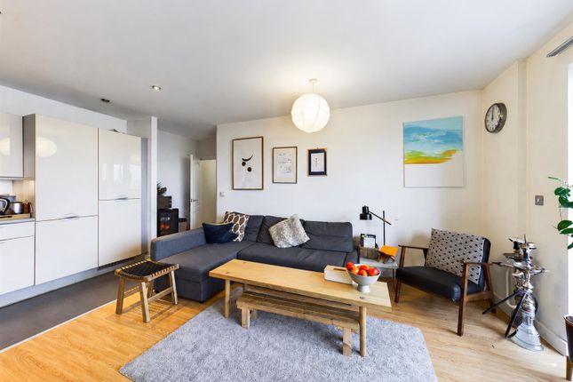 Flat 43, Luma Apartments, Central Way, London photo 2