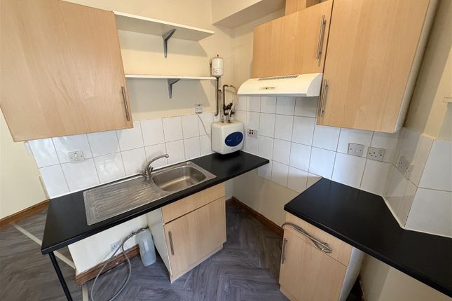 Flat 2 The Stables, 78, Balham Road, London photo 4