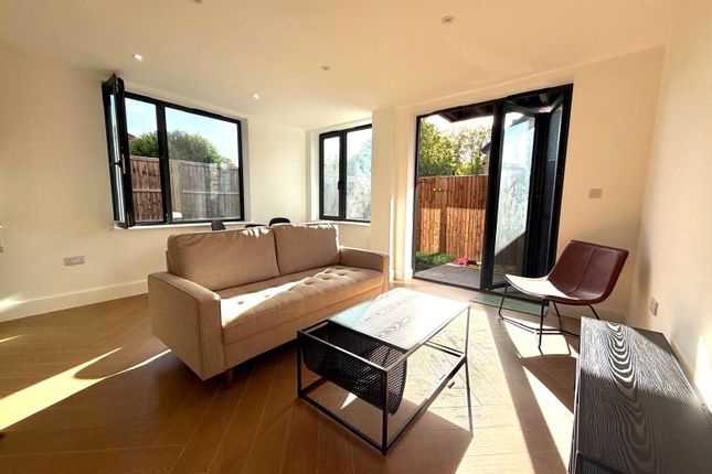 1C,, Pitt Crescent, Wimbledon Park photo 3
