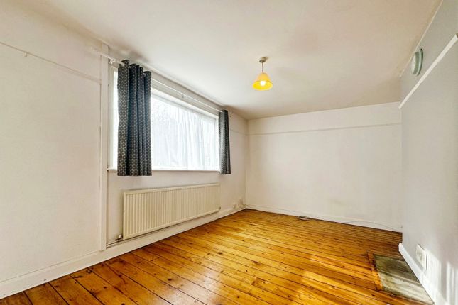 15, Holmside Gardens, Manchester photo 3