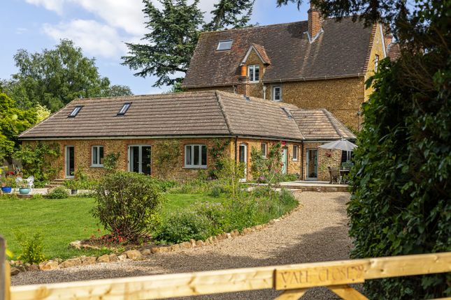 5-bed house on Vale Close, Balchins Lane, Dorking, £1,395,000