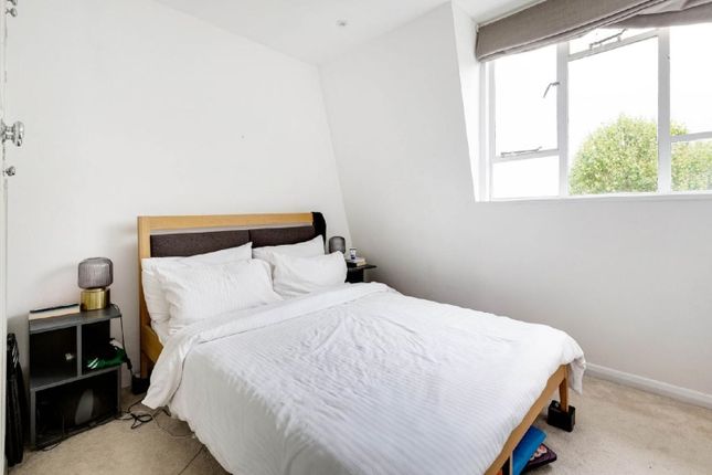 Flat to rent in Oakley Street, London