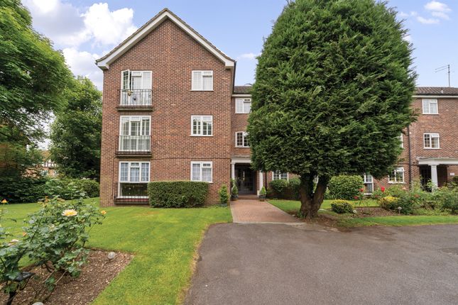 Thumbnail Flat for sale in Lower Cookham Road, Maidenhead