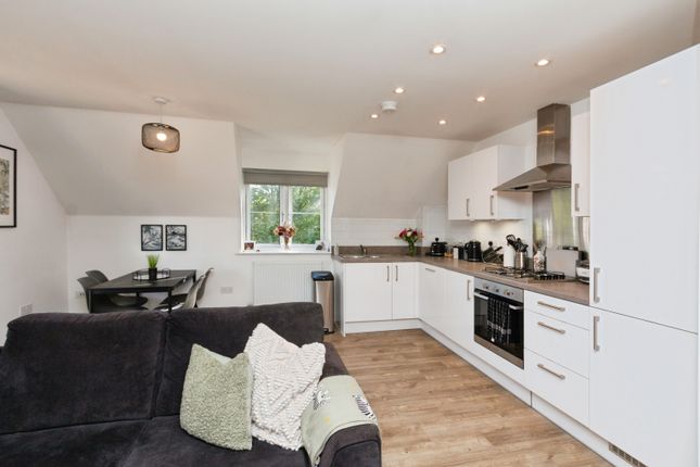 Flat 6, Hodgebrook House, Heath Lane, Camberley photo 4