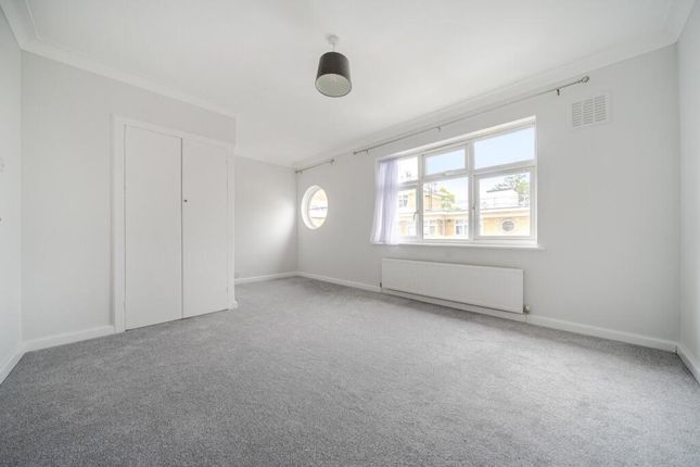 7, Lincoln Close, LONDON photo 4