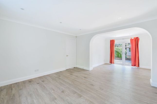 11 Bluegates, Epsom photo 4