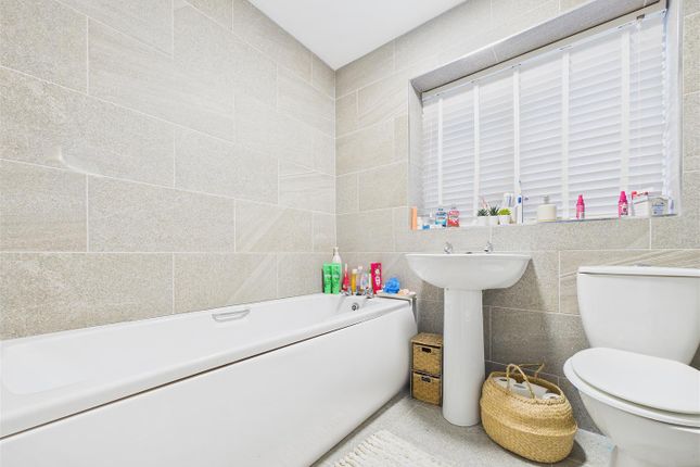 4, Chetwynd Close, Rugeley photo 4