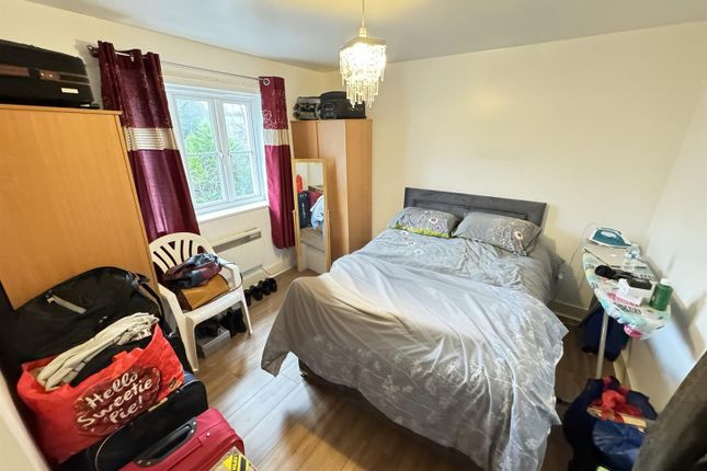 Flat for sale in Scarletts Road, Colchester