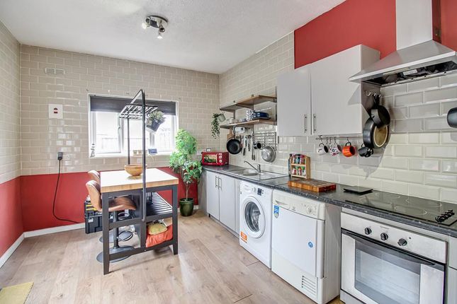 9, Royston Avenue, Southend-on-Sea photo 4