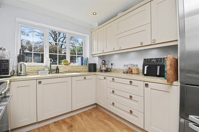 18, Harden Close, Corby photo 4