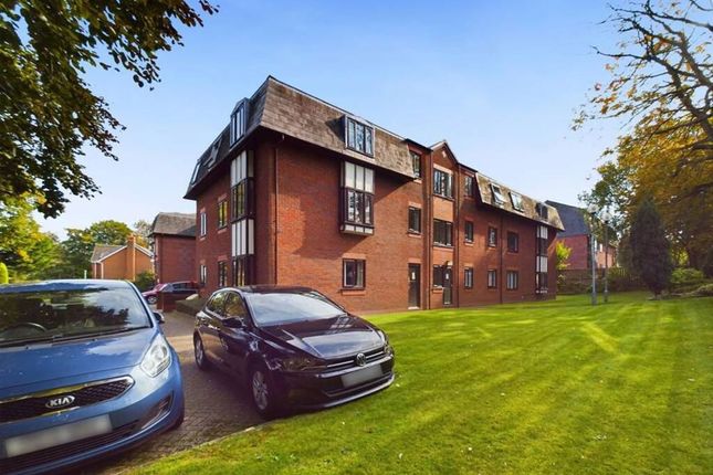 2-bed flat on Flat 15 Hillside Court,, Black Moss Lane, Ormskirk, £97,500