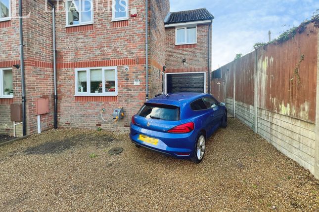 7 Roffye Court,, Crawley Road, West Sussex photo 3
