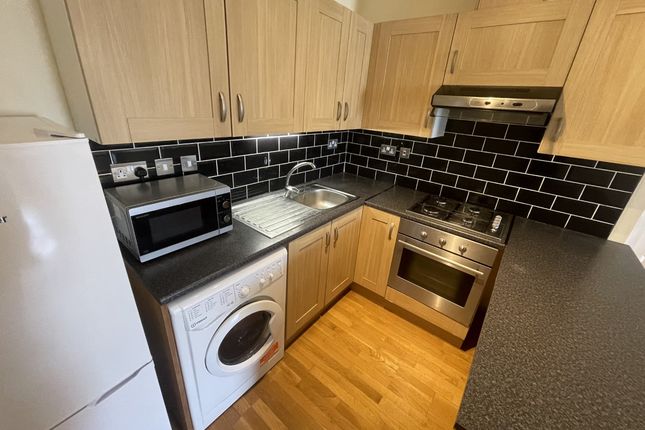 Thumbnail Flat to rent in Kilburn High Road, London