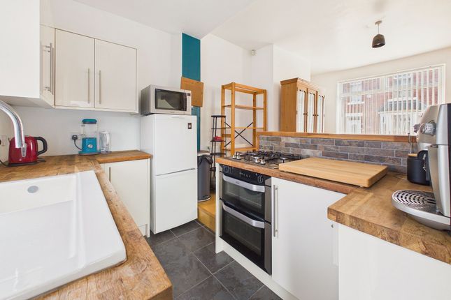 19 Helmsdale Avenue, Gateshead photo 3