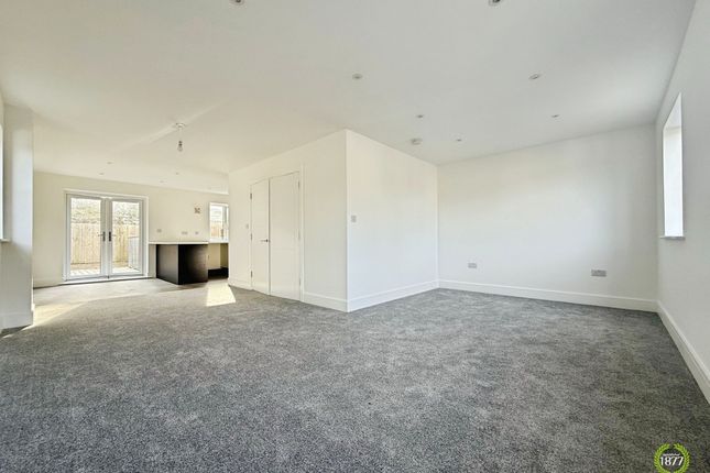 73 Tockholes Road, Darwen photo 2