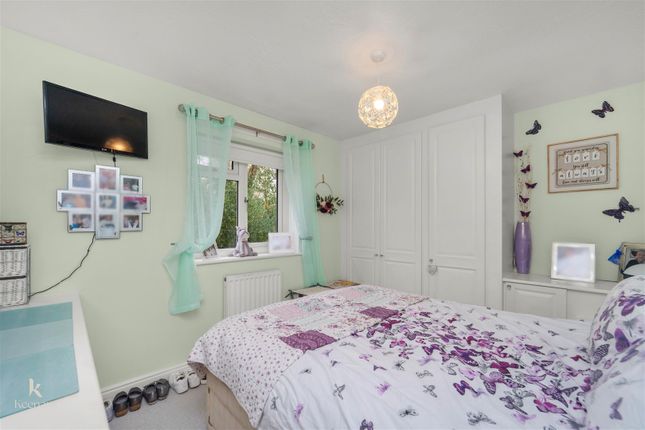 13, Fearn Dene, Rochdale photo 4