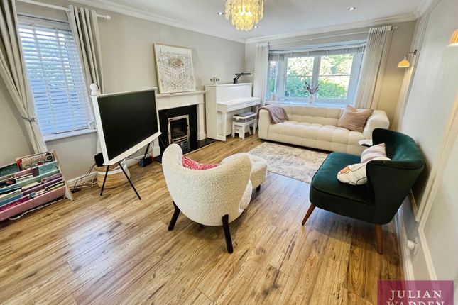 5, Acorn Close, Manchester photo 2