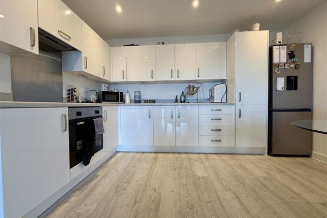 Flat 37, 17, Harker Close, Gloucester photo 3